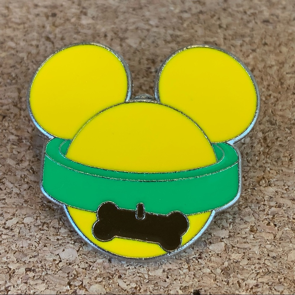 3 For $12✨Disney Trading Pin Pluto